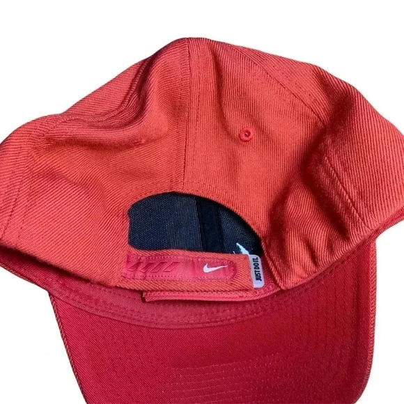 Classic Nike Red and White Embroidered Swoosh Adjustable Strapback Hat/Cap. - Picture 3 of 5